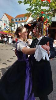 Ein Gochsheimer Planpaar beim Tanzen auf der Kirchweih. Foto: Sandy Fiedler