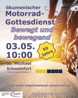 ein Motorrad von hinten fährt in den Sonnenauf- oder Untergang